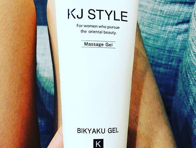口コミ投稿：1ヶ月間、KJ美脚マッサージジェルを使ってマッサージしましたー😊毎日お風呂上がりに…