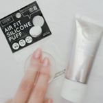 楽チンアイテム先日紹介したホワイトCと一緒に使ってる、ADD ME エアフィットシリコンパフ❣️.クッションファンデーション用だけど、リキッドやクリームファンデはもちろん、下地や日焼け止め&hellip;のInstagram画像