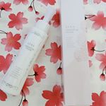 バストケア 今使ってるバスのクリームはLUNA　natural up cream普段はバスト専用のクリームは使わないんだけど、暑くて1日に何度もシャワー浴びるせいか乾燥するのでデコルテ〜バスト&hellip;のInstagram画像