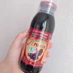 ...おそるおそる飲んだけど飲みやすかったなー😳.アロニアってゆうポリフェノールやアントシアニンやベータカロテンが豊富な実をジュースにしたやつ。.人間の酸化を防ぐみたい&hellip;のInstagram画像