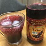 有機アロニア100パーセントの果汁飲料、炭酸水で割るといい感じ^ ^#aroniada #monipla #nakagaki_fanのInstagram画像