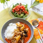 【#いずまにっくすごはん 2018/8/2】暑いと辛い物が食べたくなるのはなぜでしょう&hellip;😂⠀⠀さて、本日のランチは、甘辛いマサマンカレーとマカオで購入した魚缶詰を用いた爽やかサラダ。⠀&hellip;のInstagram画像