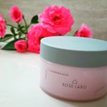 普段、洗顔料だけで落ちるBBクリームだけ塗ってるんだけど、メイクした時はやっぱりクレンジング。今愛用してるのはROSE LABOのナチュラルオフバームR。・世界で唯一の食べられるバラが使わ&hellip;のInstagram画像