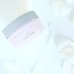 先日から愛用中のROSE LABOの『ナチュラルオフバーム』国産・農薬不使用の食べられるバラを使用したクレンジングバーム✨天然由来成分93%で肌負担も少なくW洗顔不要👍しっかりメイ&hellip;のInstagram画像