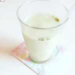 下の子の熱が下がらなくて二日連続寝てない～😪💤💤ひたすら機嫌悪いからご飯も満足に食べれてないし、暑いし、青汁のミルク割り🐮青汁は牛乳で割るのが一番好き😋この青汁、サンプルでもらったけど美味しかった😋青&hellip;のInstagram画像