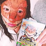 寝る前にパックしたよ&hearts;️ガオーってな(≧&nabla;≦)子供と目が合うとビックリされましたー( *&acute;艸｀)笑翌朝の今日、お肌ちゅるりん&hearts;️ #モデル#フリーランス#恐竜 #フェイスパック #恐竜フェイス&hellip;のInstagram画像