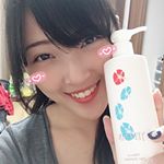 ハロー皆さん、あかねです！❤️今回はね～沖縄の🌺ハイビスカスヘアシャンプーを紹介したいと思います。やはりね、沖縄にいると、🔥暑いから髪の毛がベタベタしますね❗️だから、ケアに気を付けないと&hellip;のInstagram画像