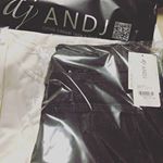 #アンドジェイ 様から #スリットハイウエストスキニーパンツ と、 #汗染み防止クルーネックTシャツ を頂きました👖💞 Tシャツは綿100%なので生地感がとても柔らかく、通気性◎！ スキニーパンツは触&hellip;のInstagram画像