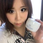 初めて使ってみました！洗顔後にこれ１つでいいのでラク！！首やデコルテまで塗ってます。伸びの良いジェルで塗りやすい！ほんのりローズの香りでリラックスできる#PELLESANA #ペレ&hellip;のInstagram画像