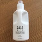 少しでも統一感、シンプル感をだすためディスペンサーを。最近掃除サボりマン。しっかりシンプルな綺麗なお家にしたいものだ。#クレス #ボトル #モノクロ #詰替えボトル #ディスペンサー #m&hellip;のInstagram画像