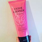 5分マッサージで気になる部分を引き締め集中ケア。太ももや二の腕などにできる表面の凹凸に力を発揮するボタニカル引き締め成分や、美肌成分として作用の異なる5種類のヒアルロン酸を配合。ピンクグレープフルーツ&hellip;のInstagram画像