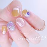 レトロフラワーネイル💜 .マスタードカラーは苦手意識があって持ってなかったけど、Paのはシアー感があるかは重くならなくて使いやすかったです😍✨ .まだまだ暑いけど、ネイルは秋感🌰💕笑 &hellip;のInstagram画像