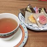 こないだ届いた洋菓子のセット💕.いろんな種類のお菓子が入ってて大満足😁✨味も全部美味しかった😍.ラングドシャでサンドしてある『メルヴェイユ』がお気に入りです😘.届いた時から&hellip;のInstagram画像