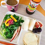 独身の頃は朝ごはんを食べない日もありました。結婚すると、自分の好きなようには出来ません。毎朝、きちんと食べるようになりました。野菜とフルーツ、パンがお決まりメニューです。@mo&hellip;のInstagram画像