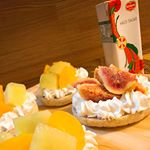 #朝ごはんフルーツサンドとハコサラダ&hearts;️朝から幸せな味(*≧з≦)😌🌸💓 朝からお野菜なかなか用意できないから助かります&hearts;️ #ハコサラダ #HACOSALAD #デルモンテ #monipla&hellip;のInstagram画像