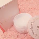 最近背中ニキビが気になり、芸能人も愛用しているという「Jitte+(ジッテプラス)」を頂き、使用してみました❣️.背中ニキビはシャンプーやトリートメントの洗い残しや肩こり、血行不良、服の繊維か&hellip;のInstagram画像