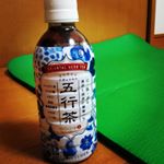 むくみが気になるのでお家でストレッチお供はベジキッチンさんより頂いた五行茶　オリエンタルハーブティー　水-sui- 「五行茶」は美肌効果が期待されるルイボス茶をベースに、むくみケア&hellip;のInstagram画像