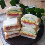 2018.8.30*今日のお弁当&置き弁（子供達用。旦那さんは出張中(ﾉ&acute;&forall;｀)ﾉ&larr;笑） *** ・レタス、ゆで卵、タルタルソース、トマト、ハム、きゅうり、チーズ *** ・セミド&hellip;のInstagram画像