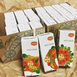 野菜ジュース☆＊◇デルモンテ  ハコサラダ◇一箱24本、頂きました。.さっそく偏りがちな朝食と♪味は、ほぼトマトジュース。原材料表示を見たらトマトピューレ使ってるから当たり&hellip;のInstagram画像