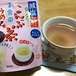 玉露園の梅こんぶ茶♡.大好きな梅こんぶ茶❤️この猛暑には、塩分補給が良いね！冷水でもOKだから、1年中楽しめるね💓.#減塩梅こんぶ茶 #玉露園 #熱中症予防 #夏のこんぶ茶 #&hellip;のInstagram画像
