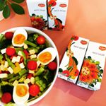 お昼のサラダ🥗ランチと 【デルモンテ】HACO SALADA(ハコサラダ) ..1本200mlに350g分の野菜を使用🥦 トマトと人参の甘さと、隠し味にグレープフルーツの果汁、果皮を使用し&hellip;のInstagram画像