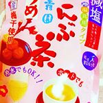 玉露園様から『減塩梅こんぶ茶』をお試しさせて頂きました☺️最近の暑さで梅ぼしが大人気で品薄だとか。そんな梅ぼしを使った梅こんぶ茶。熱中症対策にぴったりですね！私は梅こんぶ茶を使った料理を最近目&hellip;のInstagram画像
