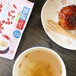 .うめこんぶ茶と五平餅でモーニング♪こんぶの旨味と梅の風味ってなんでこんなに合うんだろう♡すごく落ち着く味！こんぶ茶はやっぱりホットで飲むのが1番！香りがほわ〜とたって風味が増&hellip;のInstagram画像