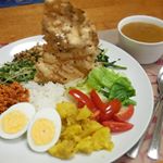 モニプラのモニターで #五島の鯛で出汁をとったなんにでもあうカレー をいただきました。ありがとうございます。というわけで、早速トライ！1食目はスリランカ風カレーをイメージしてワンプレートに盛り&hellip;のInstagram画像