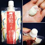 #酒粕パック 初めて使った～✨#日本酒 の香りと生感触が楽しい！#生パック 大好き人間です😃今夏は日焼けしまくったので、早く肌が落ち着くと良いなー&hearts;️と使ってみたら、意外にイチゴ鼻に良&hellip;のInstagram画像