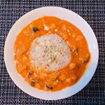 ごと（五島）の何にでもあうカレーヨーグルトとひよこ豆を加えてカサ増し！酸っぱくなって私好みになりました。好きに味付けしやすそうなレトルトカレー。110円は安い。#なんにでもあうカレ&hellip;のInstagram画像