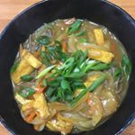お昼は、昨日の五島の鯛で出汁をとったなんにでもあうカレーをアレンジして、カレー蕎麦に。和風もあうね〜。美味しいね〜。#なんにでもあうカレー #monipla #agasakigoto_fanのInstagram画像