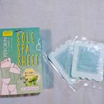 ペロリン足裏樹液シート　2018年夏限定バージョンをお試ししました。箱を開けた時点で、ふわっとユーカリミントの香りが漂って、その時点でリフレッシュ🌱翌朝、土踏まず以外のところは黒くなっていまし&hellip;のInstagram画像