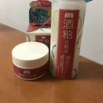 ワフーメイド 酒粕化粧水酒粕クリームをお試しさせていただきました。酒粕は日本酒を作るときにできる副産物。酒を作っている杜氏の手は美しいということに着目して作られました。熊本県河&hellip;のInstagram画像