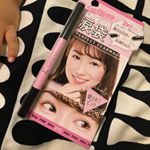 ピメルのパーフェクトティマジック‼️ 簡単に涙袋メイクができるました😚パールピンクのペンシルでうるっとするラインを描いてパウダーで影つけが出来るのでふっくら感を強調出来る✨琴ちゃんもピンクのパ&hellip;のInstagram画像