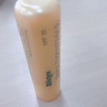 ※モニター投稿になりますとてもいい香りのリップです(&acute;>&forall;<｀)着け心地もしっとり滑らかで、とてもいいです！しっかり保湿もしてくれるのでこれからの季節に大活躍してくれそうなリップだなぁ、と&hellip;のInstagram画像