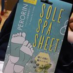 足裏に貼って寝るだけで足スッキリ❗の、ペロリン足裏樹液シートを使ってみました～&hearts;️ 閲覧注意だよ&hearts;️笑立ち仕事なのでめっちゃ足疲れるのです💦毎日足パンパン😱😱そんな私に嬉しいアイテムで&hellip;のInstagram画像