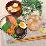 今日のお昼ごはんは#焼き鮭弁当 でした（✳︎簡単レシピはお休みです）・こんな時間ですがおうちで食べたお昼のお弁当の投稿です♩・今週の#ヨムーノメイト @ouccino.jp のお題&hellip;のInstagram画像