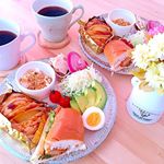 ＊2018.9.17#朝ごパン ◡̈*.#パン屋さんのパン(洋梨のパンとコッペパン半分こ)#野菜たち #卵#ヨーグルト..CMで見てパルテノヨーグルトって美&hellip;のInstagram画像