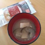 #プレミ本舗のファンサイト参加中 .まるごとキューブだし&reg;️ をお試しさせていただきました🎵.フリーズドライ製法で作った、キューブ状のおだし。お湯の量を調整して、濃さを変えれます✨.&hellip;のInstagram画像