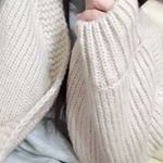 初！モニターしてみた！袖がボリュームあって華奢に見えてかわいい😍今の時期にちようどいいニットカーディガンです☺☺ #andj #monipla #andj_fanのInstagram画像