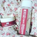 .こちらは酒粕エキスを使用した化粧水とクリームなんですが、これが凄いんです😍💕.日本のお酒を作る職人さん【杜氏】は手がとても綺麗で、そこからヒントを得て開発したそうで、本当に肌が綺麗になる&hellip;のInstagram画像