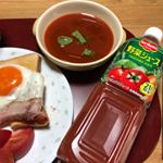 簡単にできる冷製スープで、忙しい朝も簡単ごはん😊デルモンテの野菜ジュースにオリーブオイルと庭のバジルをちぎってインするだけで、冷製スープの出来上がり😆デルモンテの野菜ジュースは独自製法のセロリ&hellip;のInstagram画像
