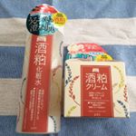 ワフードメイドシリーズ 酒粕化粧水とクリーム化粧水は2層になっているから使う前に良くふりふりします。白濁した化粧水で、肌にしっとり馴染みます。クリームは初めてつけた時、酒粕のにおいにビ&hellip;のInstagram画像