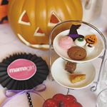 今回のグランピングのデザートにトッピングしたら、ハロウィン感が出たハロウィンのチョコプレート🍭🎃👻🧟&zwj;♀️こちらはアートキャンディさんから頂きました♡♡子供たちが好きなものを選んで飾っていて楽しそ&hellip;のInstagram画像