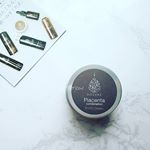 最近は、涼しい日も増えて秋らしくなってきたけど、紫外線など夏にうけた肌ダメージがでてくる頃&hellip;しっかりケアしたいところ。最近試してみたのがこの美白クリームがなかなかよくて気に入っています✨ &hellip;のInstagram画像