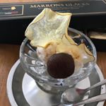 ここにも！#安納芋チップス母が やってみてって言うから 😂。・ちょっと華やかかなぁ？パフェっぽくなりました！#マロングラッセ #メリーチョコレートカンパニー#メ&hellip;のInstagram画像