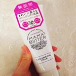 ママバターのクレンジングミルク。これ、天然ラベンダーの香りがすごくいい♪すごく滑らかなミルクです。乾いた状態の顔にのせ、ゆっくりメイクとなじませてから洗い流します。ちょっとゆっくりめに&hellip;のInstagram画像