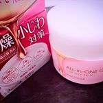 乾燥しやすい秋冬にとっておきの新商品を頂いたので使ってみました（&acute;-`）特に、乾燥しやすくてデリケートな目元と口元部分もしっとり潤してくれる◎1品6役で①美容液②化粧水③乳液④クリーム⑤パック⑥化&hellip;のInstagram画像