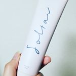 今回はソルタルのハーブスクラブクレイウォッシュを試してみました❕こちら洗顔料なのですがまったく泡立ちません💦界面活性剤フリーだからだそうです泡立たない洗顔料ははじめてです落ちる&hellip;のInstagram画像