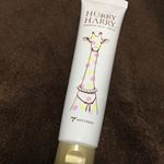 #ハリーハリー 大人の#美くび クリームを使ってみました❤️首はあまり気にして無かったけど、よく見るとシワが😳これは！と思い使いました👀1〜2週間でこんな薄く😊すごく効いています！！匂いも&hellip;のInstagram画像